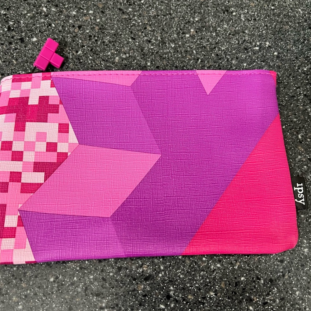 10/$10 ipsy Pink and Purple Geometric Pouch